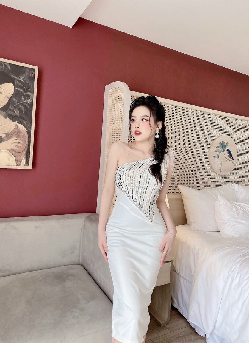 Đầm dự tiệc cưới  lệch vai kết lông vũ- HN1144